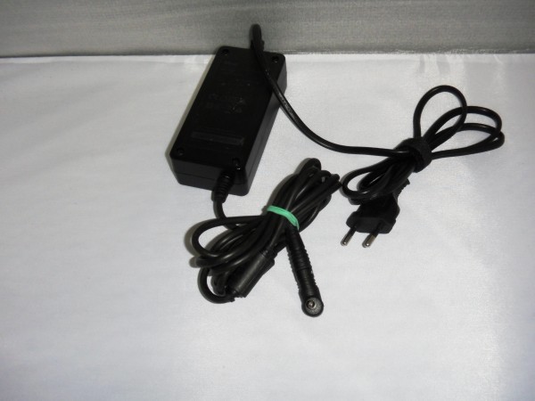 Trust Netzteil Ladegerät AC Adapter 88W 16/19V 4,62A 20194 B *40