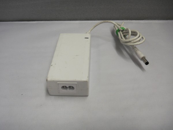 EPS Netzteil Ladegerät AC Adapter 45W 14V 3,21A F150452-B white B *26