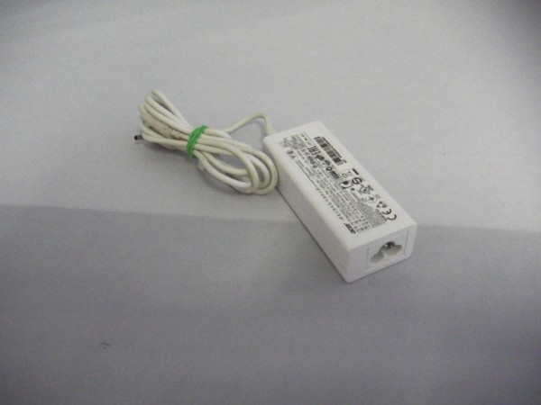 Acer Netzteil Ladegerät AC Adapter 45W 19V 2,37A PA-1450-26 white B *6