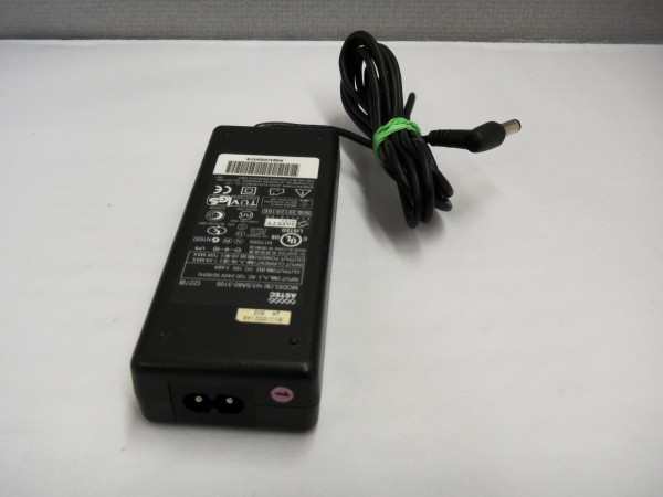 ASTEC Netzteil Ladegerät AC Adapter 70W 19V 3,68A SA80-3105 B *25