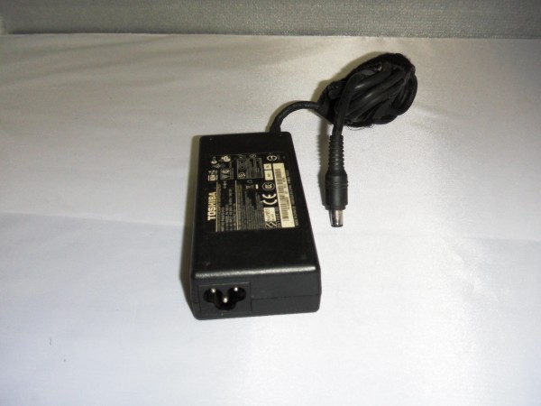 Toshiba Netzteil Ladegerät AC Adapter 90W 15,0V 6,0A PA2521E-2AC3 B *4