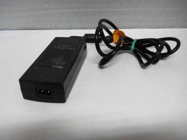 Trust Netzteil Ladegerät AC Adapter 110W 5,0-22,0V 0,5-6,5A 16891-02 B *40